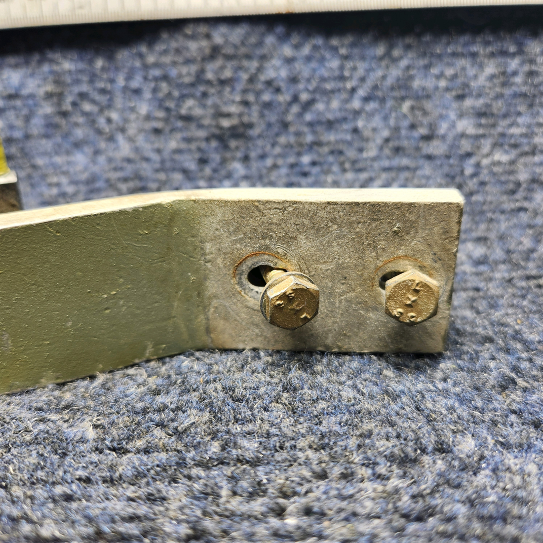 Used aircraft parts for sale, 0711102 CESSNA 172K BAGGAGE DOOR HINGE ASSEMBLY