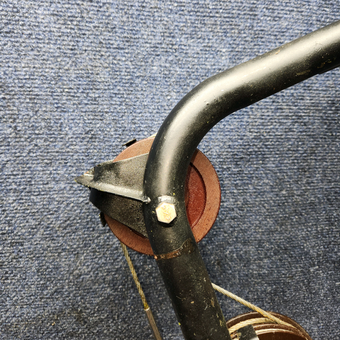 Used aircraft parts for sale, 0511782-17 CESSNA 172K CONTROL YOKE WELD ASSEMBLY & U-JOINTS