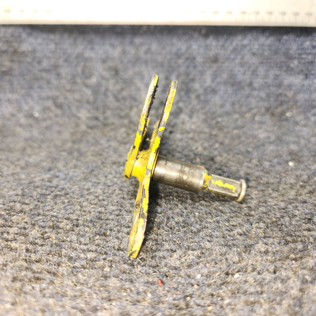 Used aircraft parts for sale, 310298-501 Mooney M20J Cabin Door Latch Handle Shaft – Inside