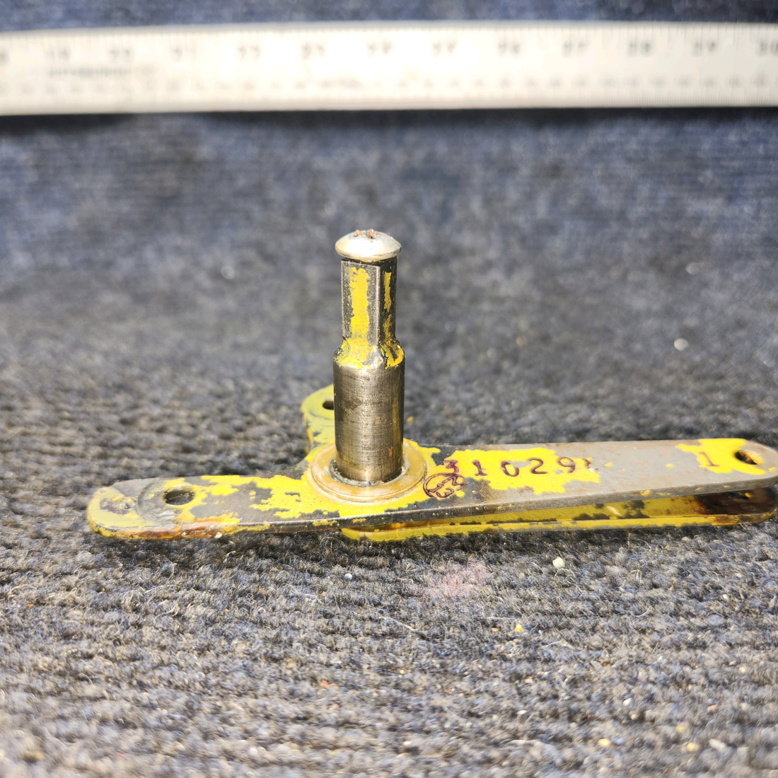 Used aircraft parts for sale, 310298-501 Mooney M20J Cabin Door Latch Handle Shaft – Inside