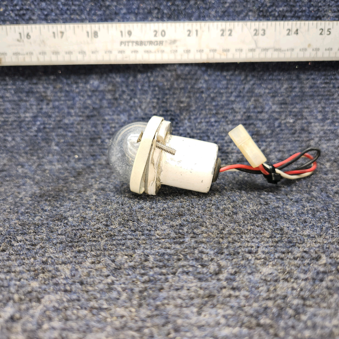 Used aircraft parts for sale, A430 WHELEN CESSNA 172K STROBE LIGHT ASSEMBLY (VOLTS: 14)