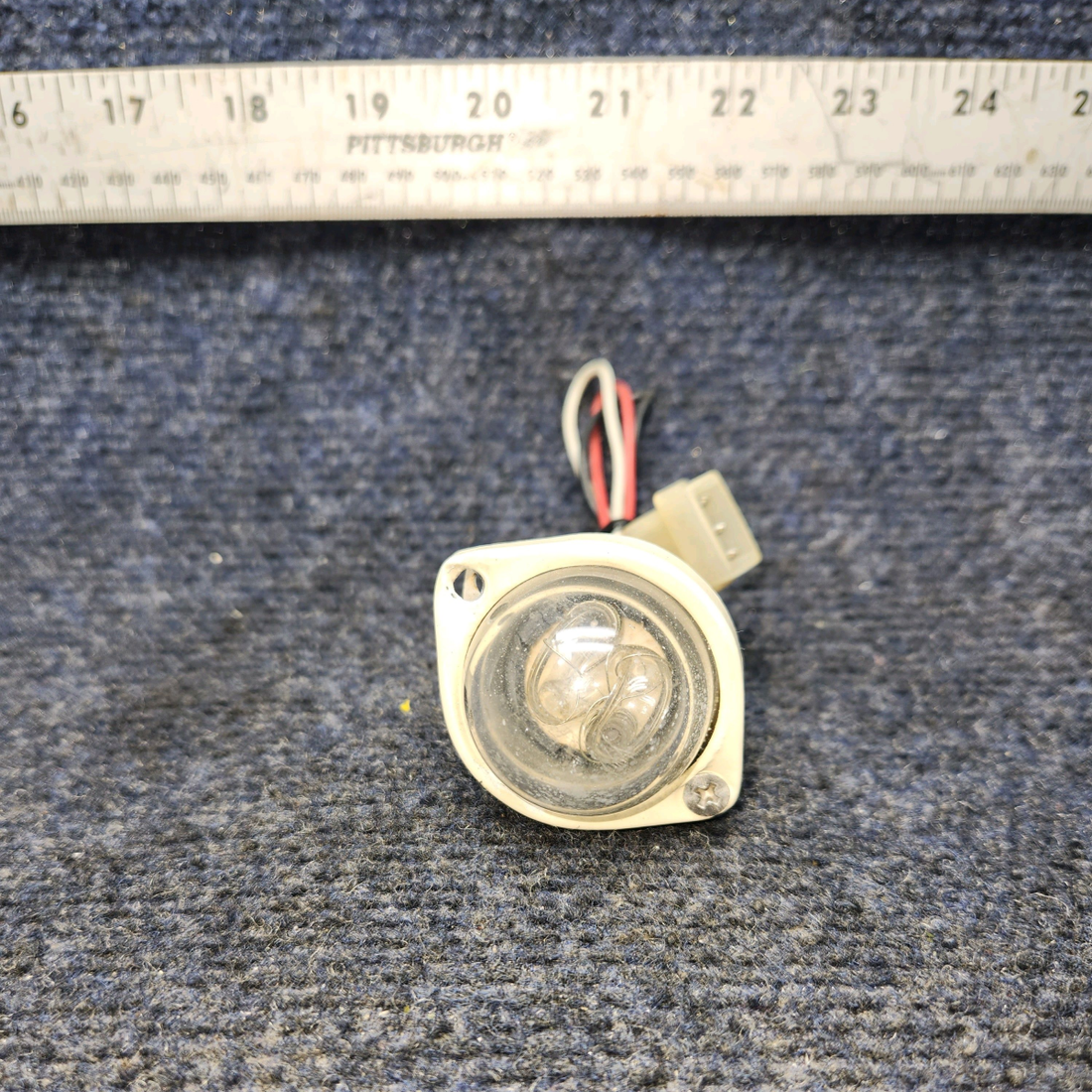 Used aircraft parts for sale, A430 WHELEN CESSNA 172K STROBE LIGHT ASSEMBLY (VOLTS: 14)