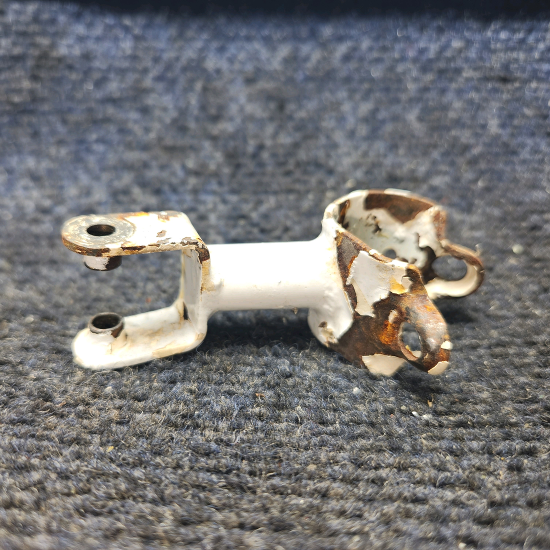 Used aircraft parts for sale, 550015-001 Mooney M20J Suport Main Landing Gear Rear