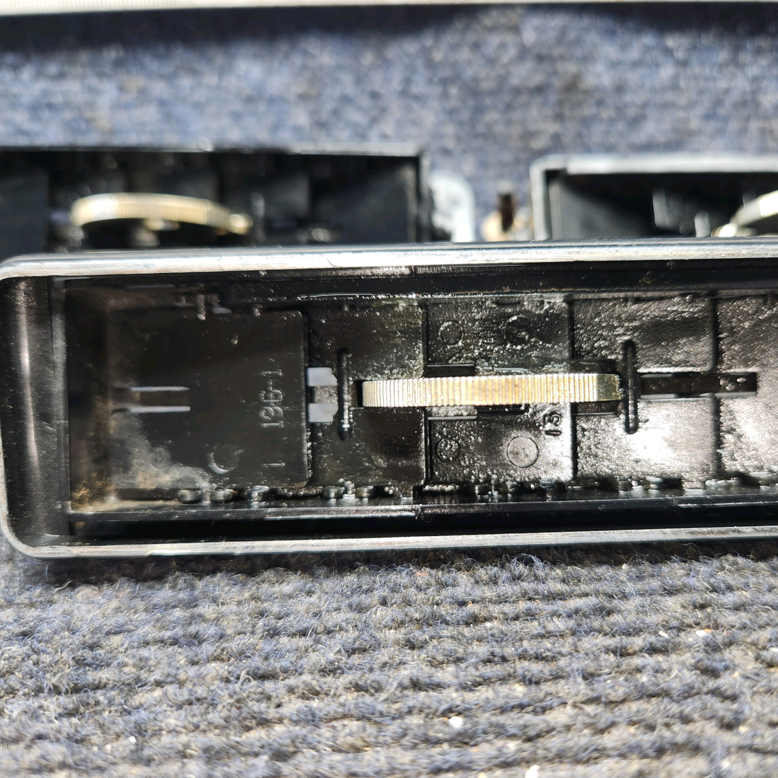 Used aircraft parts for sale, 473-187 Piper PA28-161 Forward Louver Assembly – Set of 3