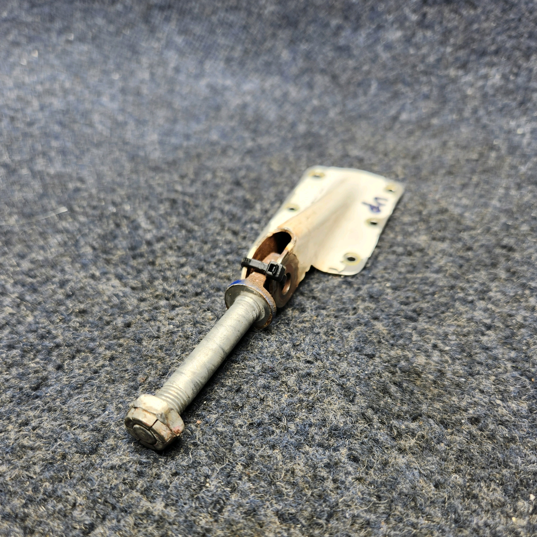 Used aircraft parts for sale, 63050-000 PIPER PA28-140 HINGE CABIN DOOR TOP