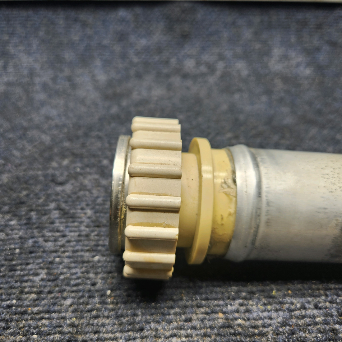 Used aircraft parts for sale, 0413163-18 CESSNA 172K OUTLET ASSEMBLY W OAT INDICATOR STC VENTS
