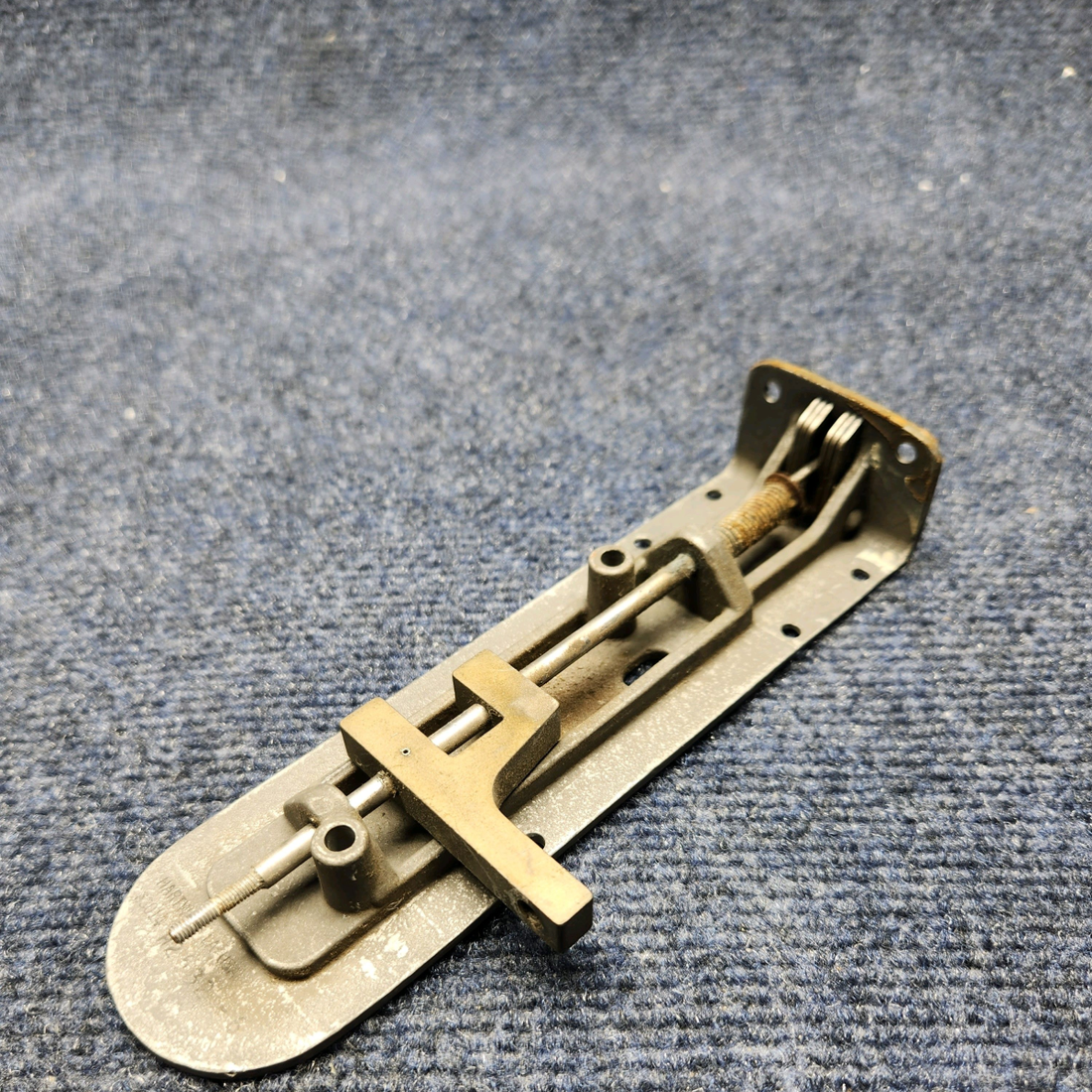 Used aircraft parts for sale, H2532-6 Beechcraft C23 SUNDOWNER HARTWELL CABIN DOOR LATCH BASE ASSY RH