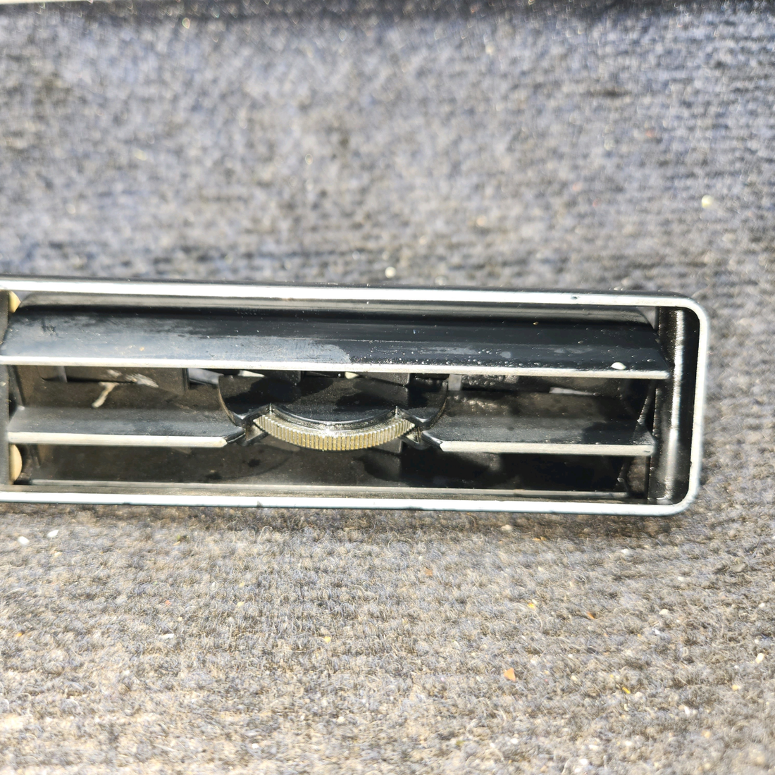 Used aircraft parts for sale, 473-187 Piper PA28-161 Forward Louver Assembly – Set of 3