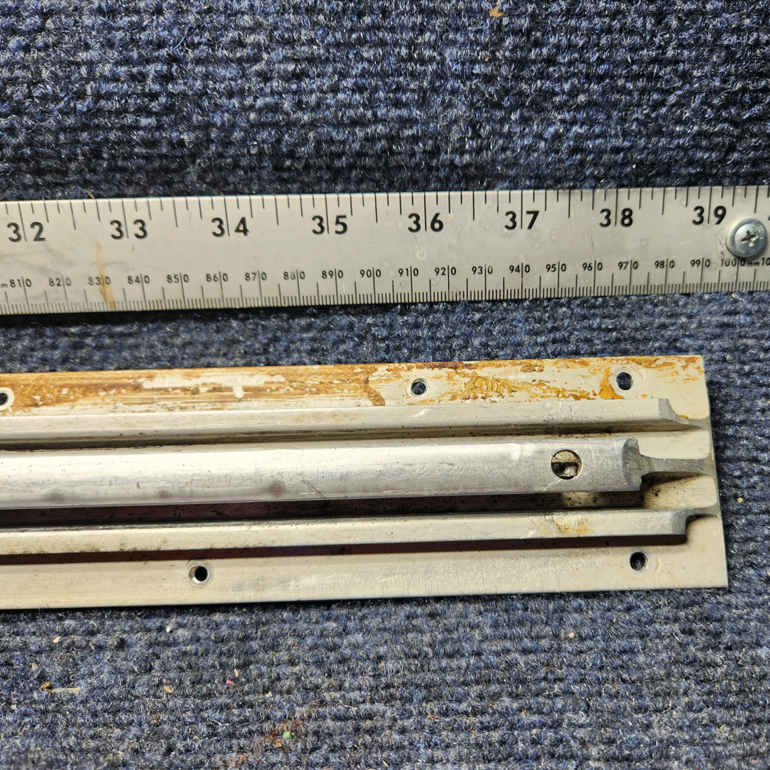 Used aircraft parts for sale, 0511240-8 CESSNA 172K OUTBOARD SEAT RAIL RH