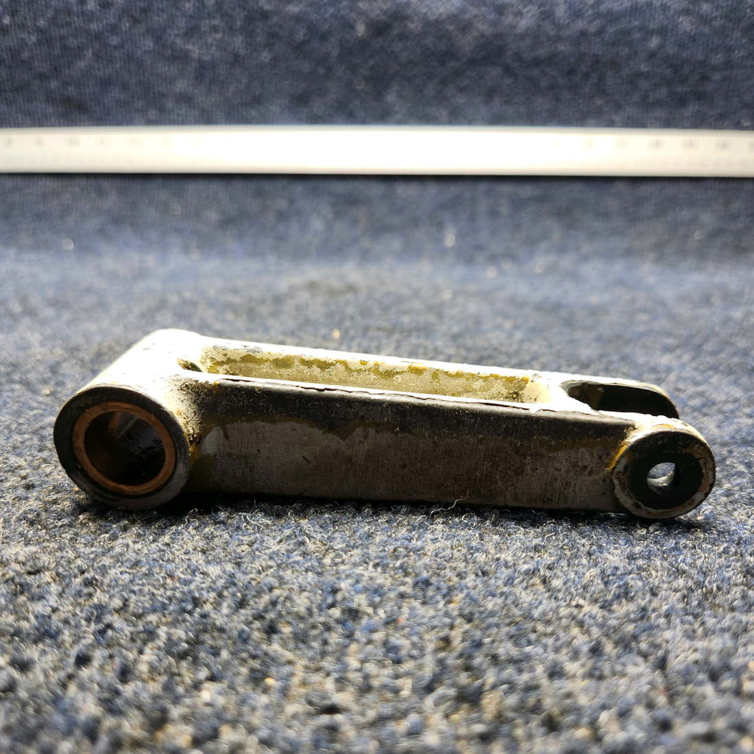Used aircraft parts for sale, 35-825052 BEECHCRAFT F35 STEERING ROD IDLER ARM ASSY