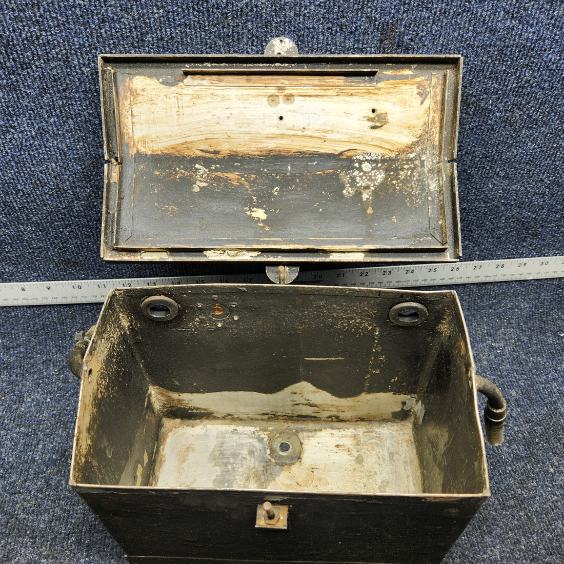 Used aircraft parts for sale, 63888-000 & 53977-000 PIPER PA28-140 BATTERY BOX WITH LID