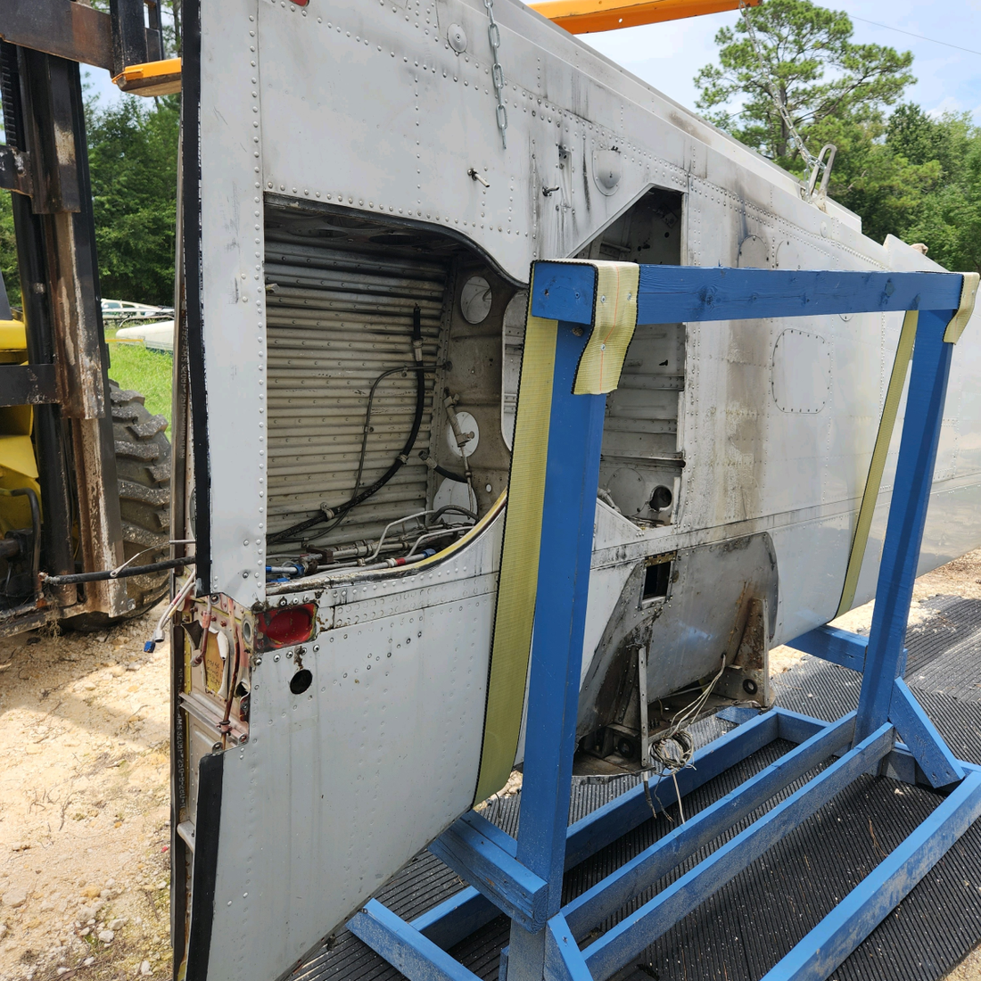 Used aircraft parts for sale, 96-110005-610 BEECHCRAFT 95-55B RH WING ASSY-"SEE PHOTOS FOR DETAIL" - SOLD COMPLETE OR PARTS OF WING.