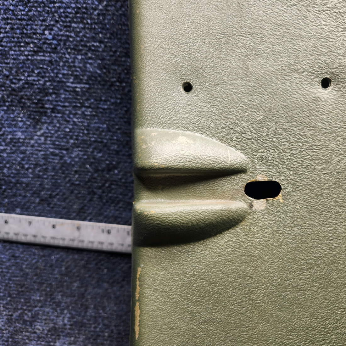 Used aircraft parts for sale, 0715079-7 CESSNA 172K BAGGAGE DOOR COVER