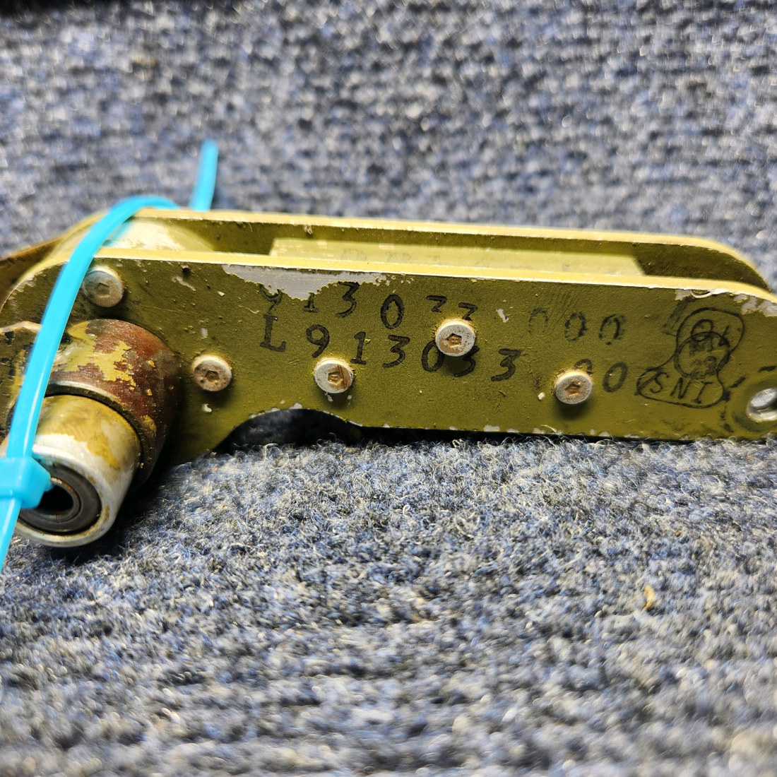 Used aircraft parts for sale, 913033-000 Mooney M20J AFT ELEVATOR BELLCRANK ASSY