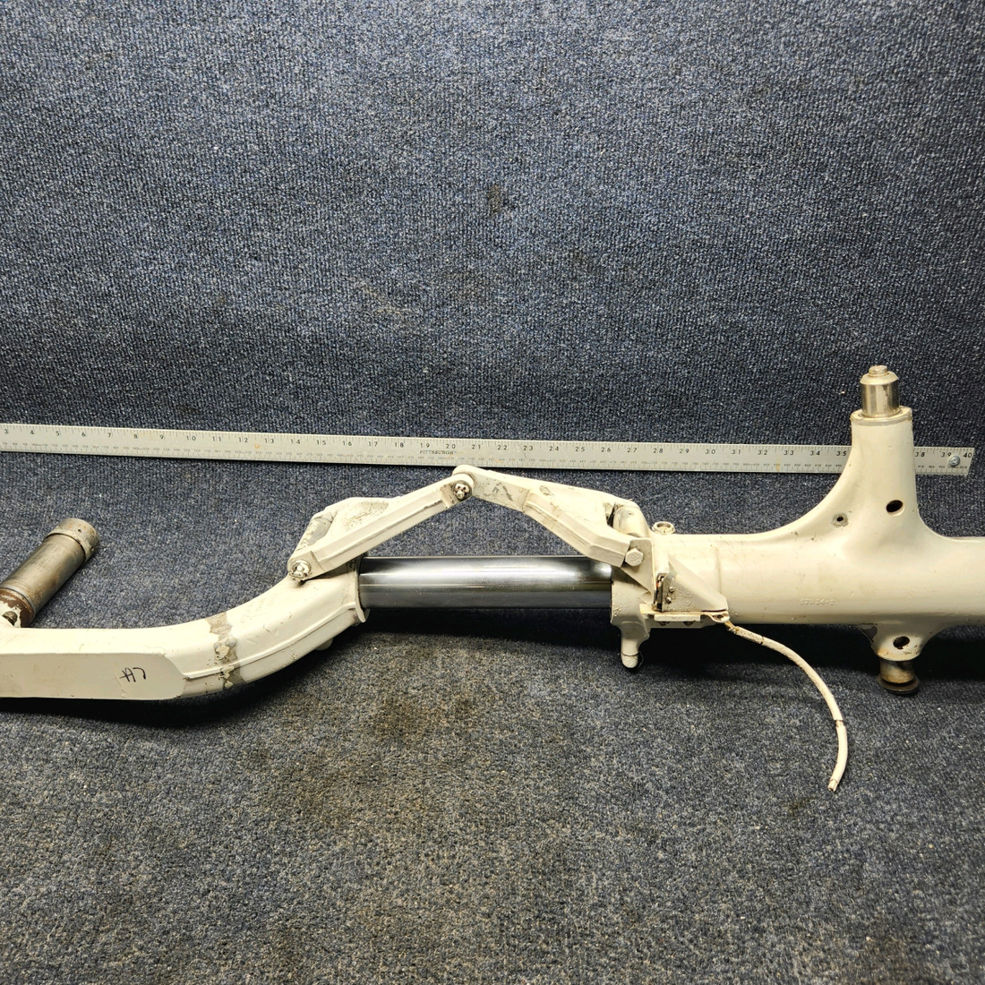 Used aircraft parts for sale, 96766-016 Piper PA32RT-300 MAIN GEAR STRUT ASSY LH W/ TORQUE LINKS