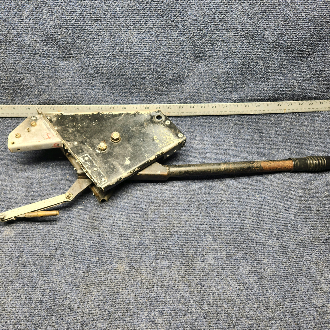 Used aircraft parts for sale, 169-524000-603 Beechcraft C23 SUNDOWNER FLAP CONTROL ASSEMBLY W/ HANDLE