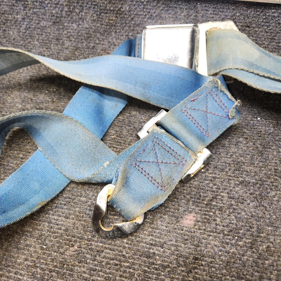 Used aircraft parts for sale, S-2275-JJ-3 / S-1746-JJ-42 CESSNA 172K Seatbelt Assembly LH or RH w Shoulder Strap and Fastener "SEE PHOTOS" BLUE