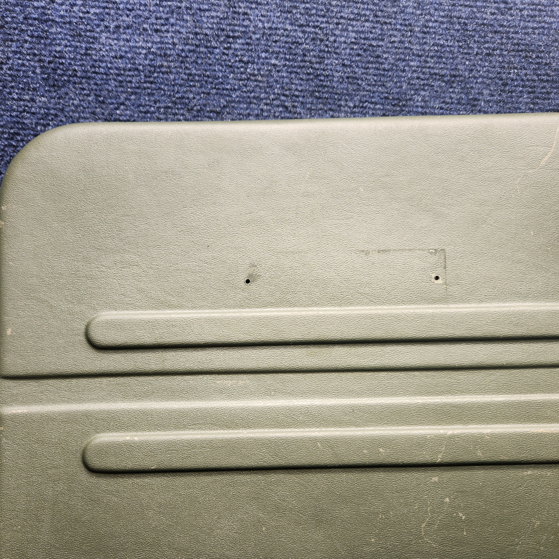 Used aircraft parts for sale, 0715079-7 CESSNA 172K BAGGAGE DOOR COVER