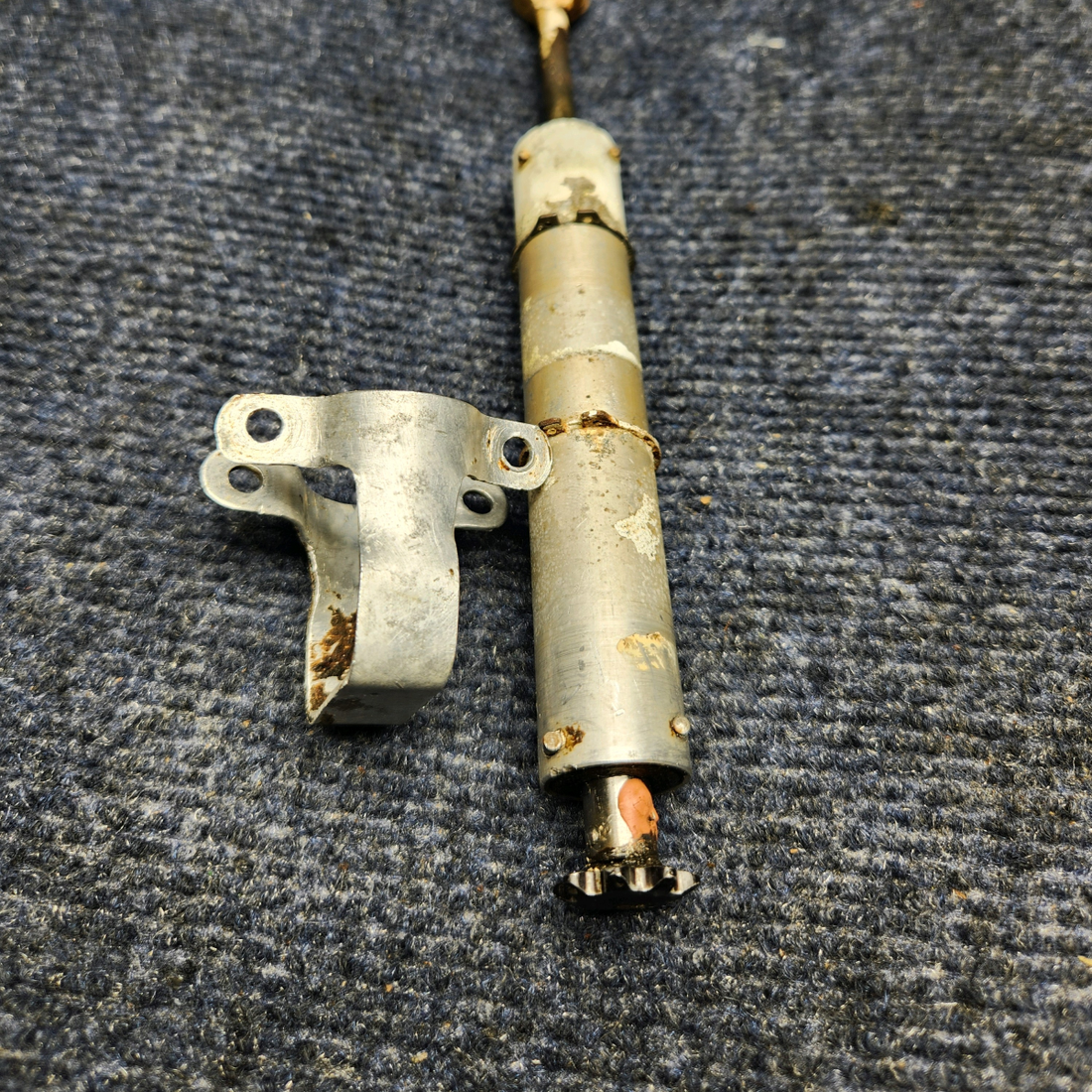 Used aircraft parts for sale, 1260074-1 Cessna CESSNA C172RG ELEVATOR TRIM TAB ACTUATOR