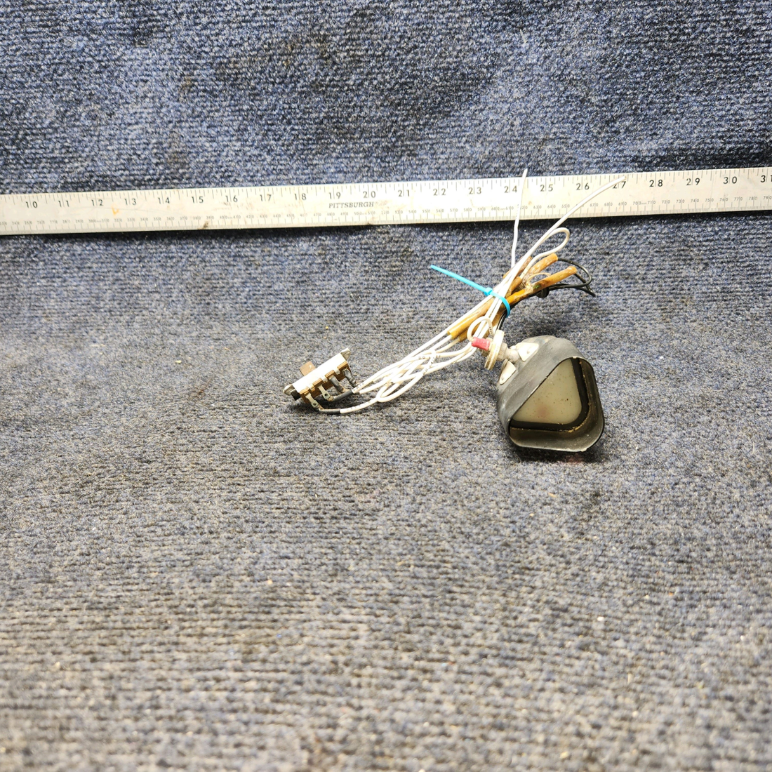 Used aircraft parts for sale, 1470089-15 CESSNA 172K Map Light Assemby With Switch 12 Volts