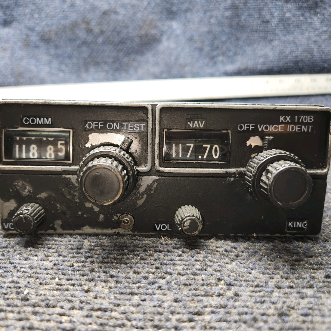 Used aircraft parts for sale, 069-1020-00 King KX-170B Piper PA28-161 Nav-Com with Tray - 14 Volts