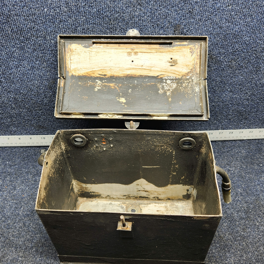 Used aircraft parts for sale, 63888-000 & 53977-000 PIPER PA28-140 BATTERY BOX WITH LID