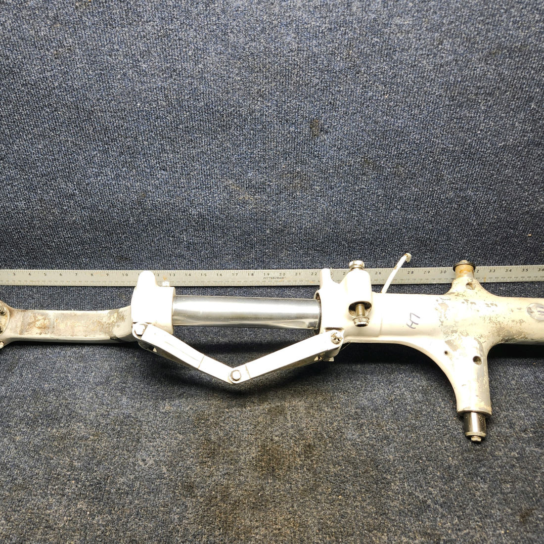 Used aircraft parts for sale, 96766-016 Piper PA32RT-300 MAIN GEAR STRUT ASSY LH W/ TORQUE LINKS