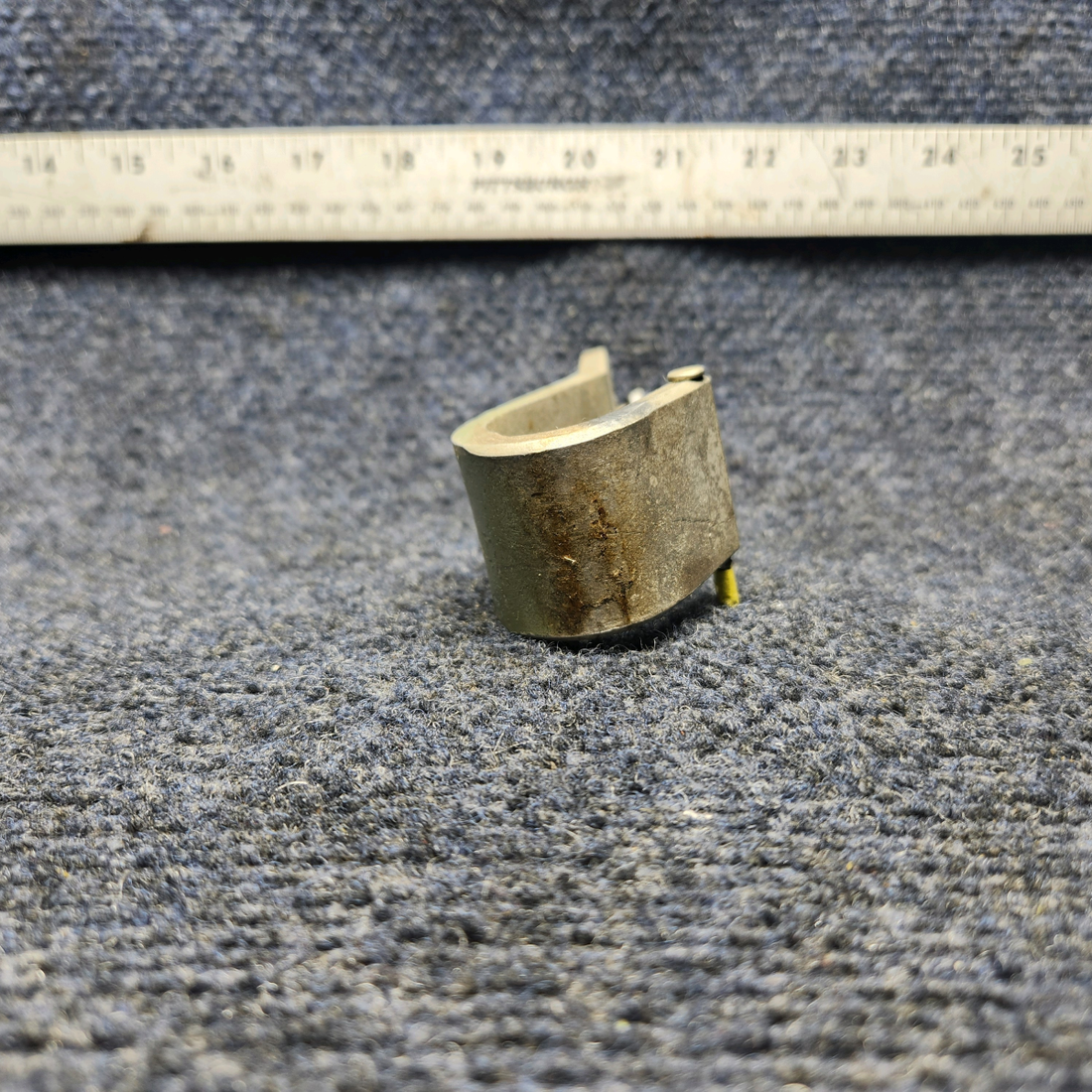 Used aircraft parts for sale, 0711102 CESSNA 172K BAGGAGE DOOR HINGE ASSEMBLY