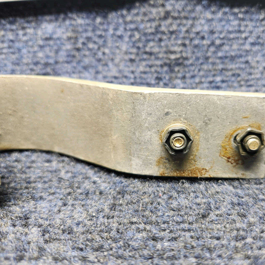 Used aircraft parts for sale, 0711102 CESSNA 172K BAGGAGE DOOR HINGE ASSEMBLY