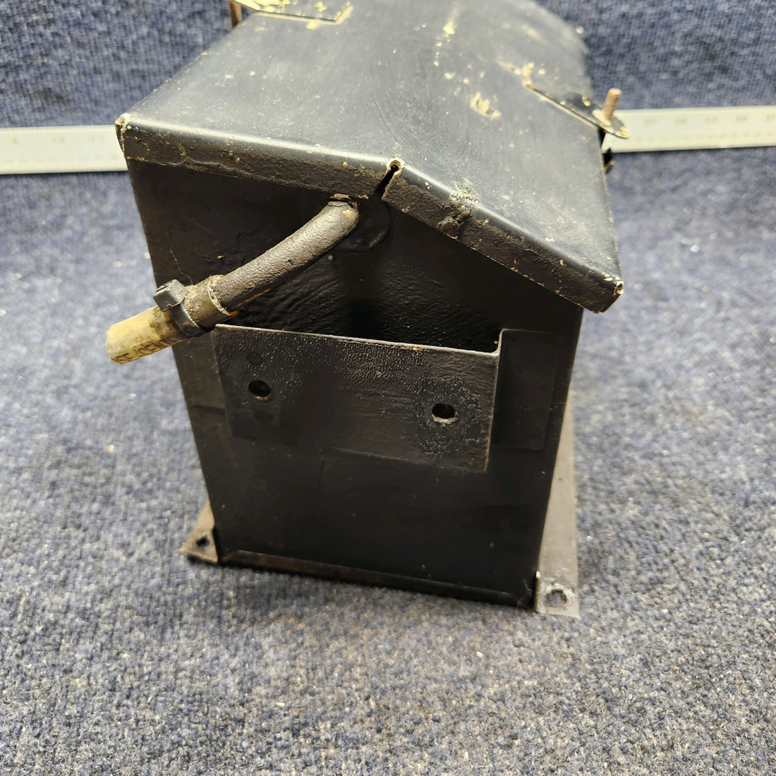 Used aircraft parts for sale, 63888-000 & 53977-000 PIPER PA28-140 BATTERY BOX WITH LID