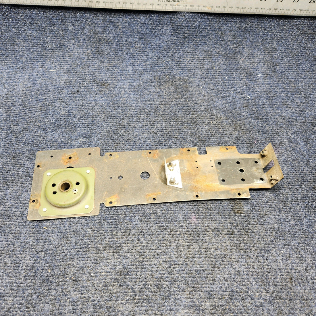 Used aircraft parts for sale, 0413387 Cessna C 172 CABIN DOOR LATCH PLATE RH