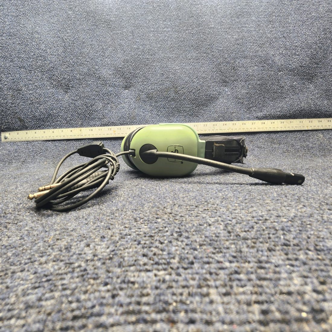Used aircraft parts for sale, 12507G-46 Davis Clark H20-10 CESSNA 172K HEADSET "SEE PHOTOS FOR DETAILS"