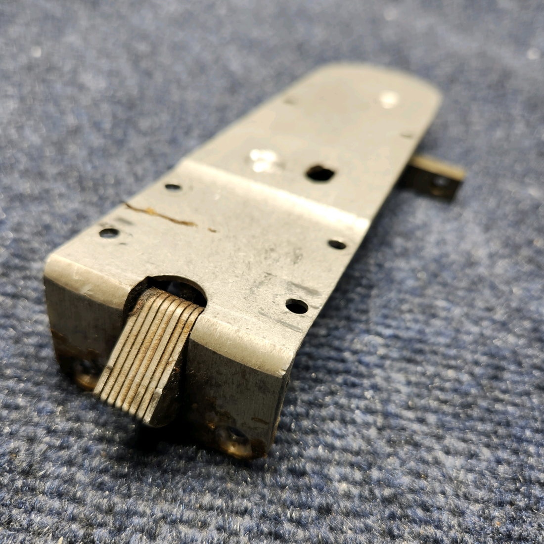 Used aircraft parts for sale, H2532-6 Beechcraft C23 SUNDOWNER HARTWELL CABIN DOOR LATCH BASE ASSY RH