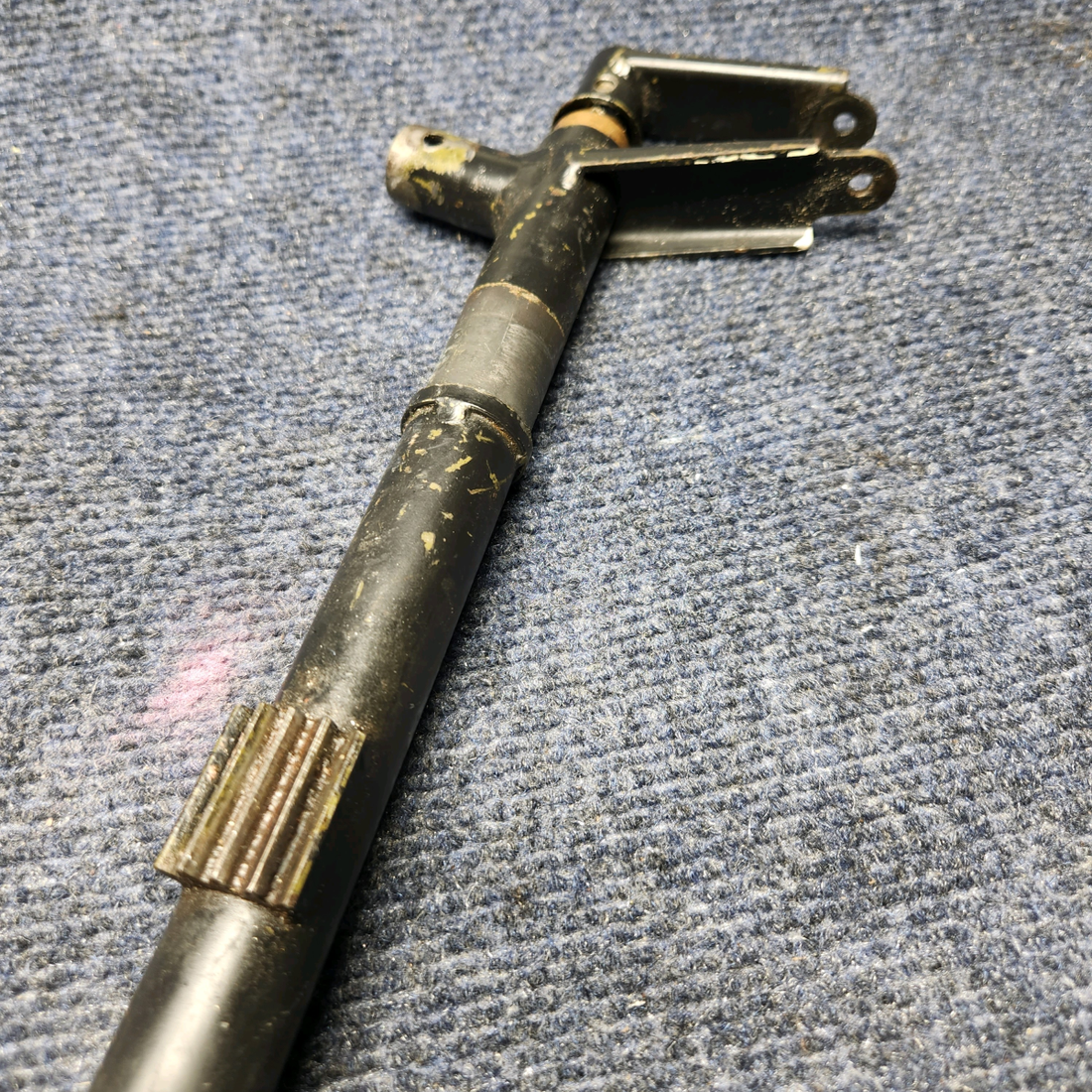 Used aircraft parts for sale, 2467001-1 CESSNA C172RG BAR WELD ASSY RUDDER PILOT / LH