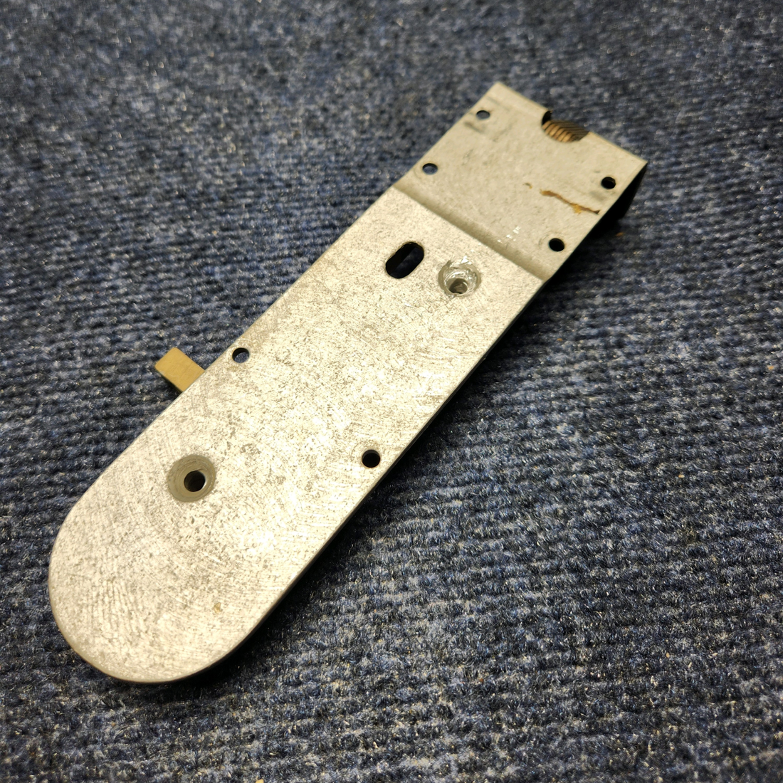 Used aircraft parts for sale, H2532-6 Beechcraft C23 SUNDOWNER HARTWELL CABIN DOOR LATCH BASE ASSY RH