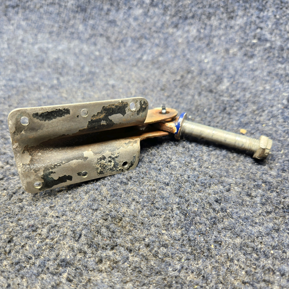 Used aircraft parts for sale, 63050-000 PIPER PA28-140 HINGE CABIN DOOR TOP