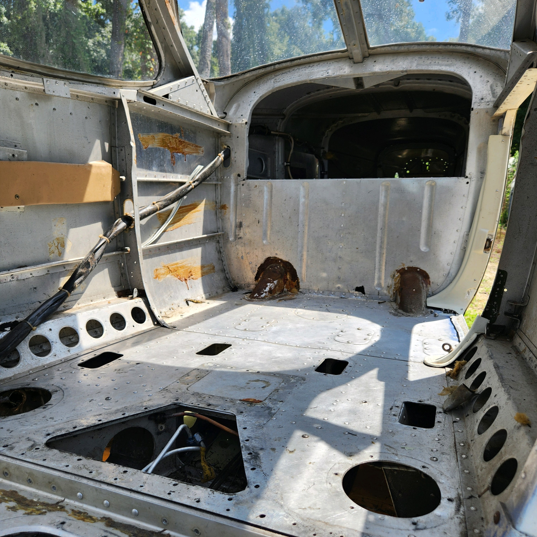 Used aircraft parts for sale, FUSSELAGE CESSNA C172RG CESSNA 172RG FUSSELAGE DATA PLATE/LOOK BOOK BELLY LAND/MLG BRACKET.