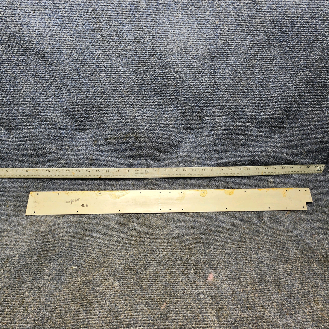 Used aircraft parts for sale, 0511240-8 CESSNA 172K OUTBOARD SEAT RAIL RH