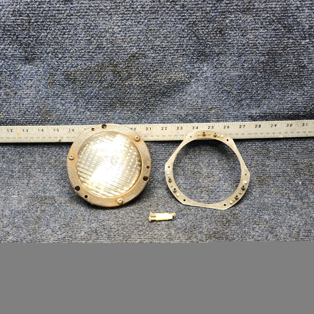 Used aircraft parts for sale, 0452227-1 Cessna 172RG Landing Light Bracket and Bulb