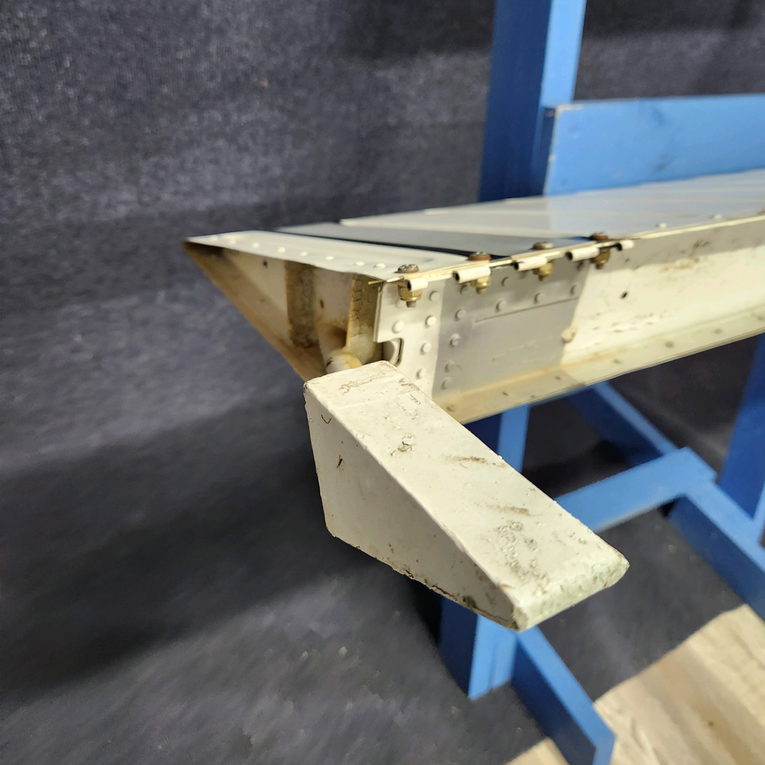 Used aircraft parts for sale, 66767-001 Piper PA32RT-300 AILERON ASSEMBLY RH "SEE PHOTOS DETAIL"