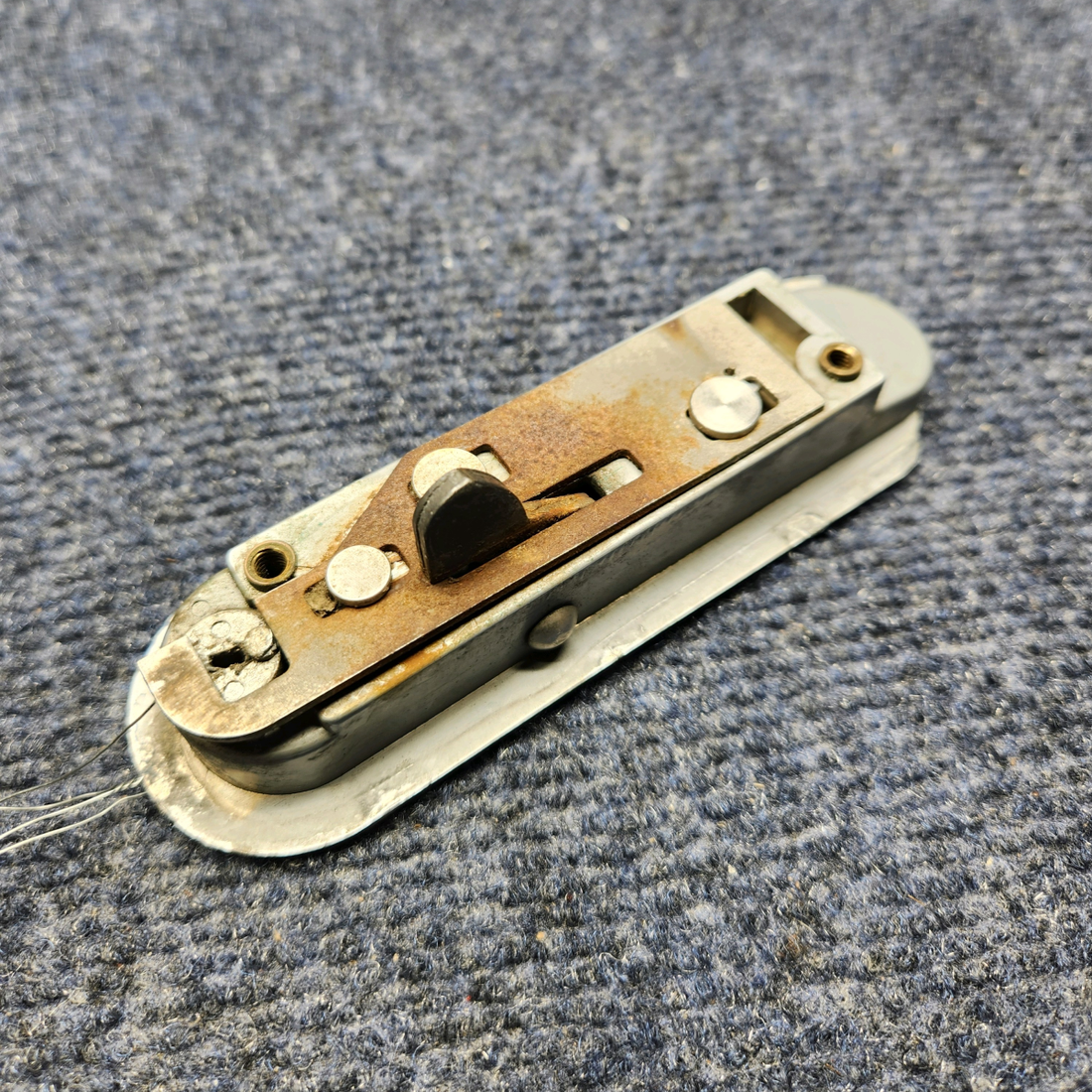 Used aircraft parts for sale, H2532-6 Beechcraft C23 SUNDOWNER CABIN DOOR LATCH ASSEMBLY RH W/ KEY