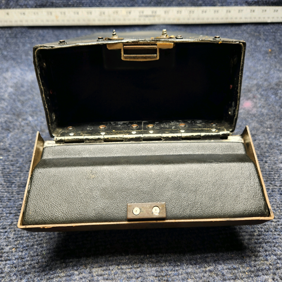 Used aircraft parts for sale, 0513085-16, 0513085-17 Cessna CESSNA C172RG GLOVE BOX ASSEMBLY WITH DOOR