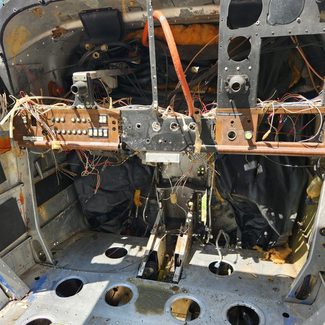 Used aircraft parts for sale, FUSSELAGE CESSNA C172RG CESSNA 172RG FUSSELAGE DATA PLATE/LOOK BOOK BELLY LAND/MLG BRACKET.