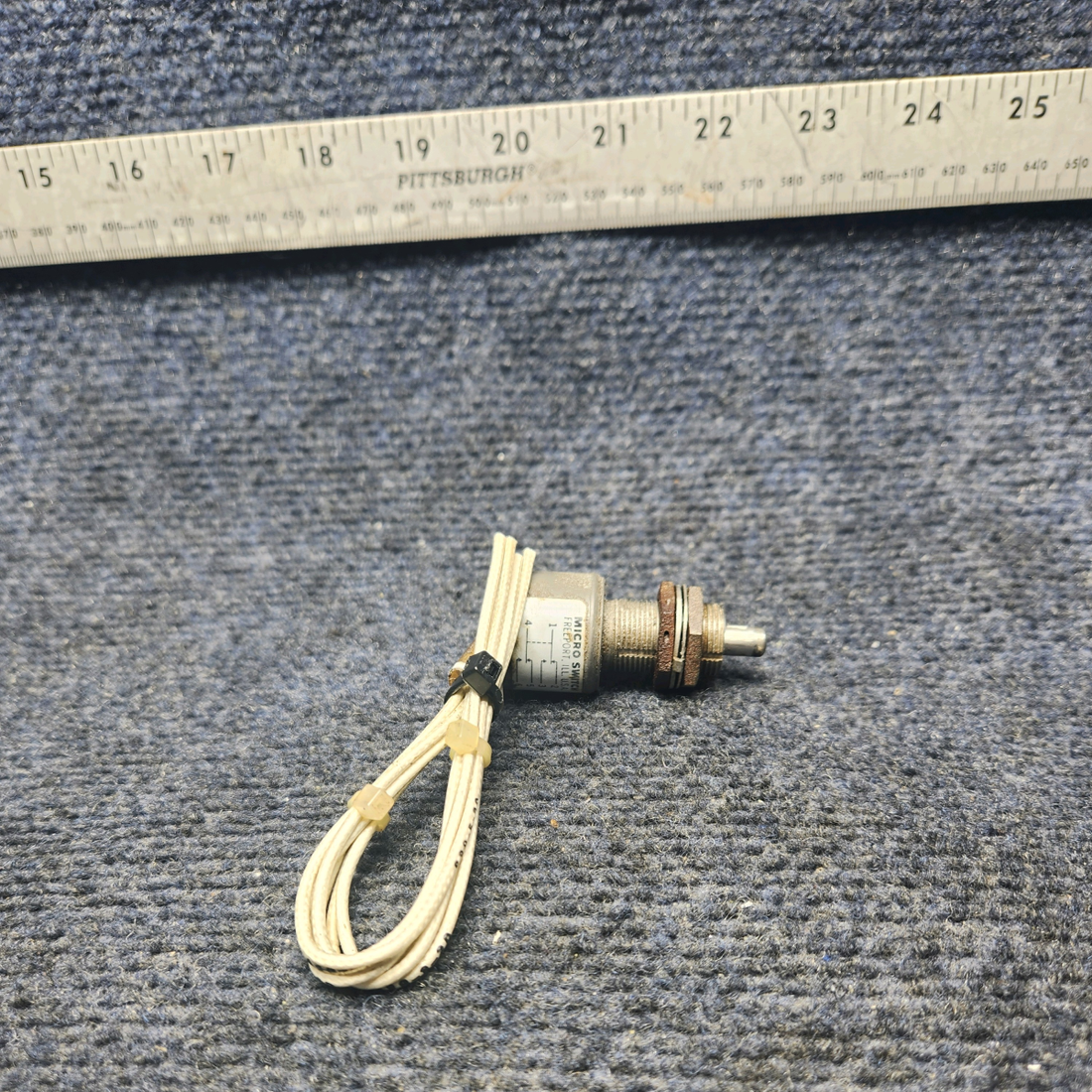 Used aircraft parts for sale, 1CH25 Beechcraft F33A LANDING GEAR LIMIT SWITCH (14-28V)