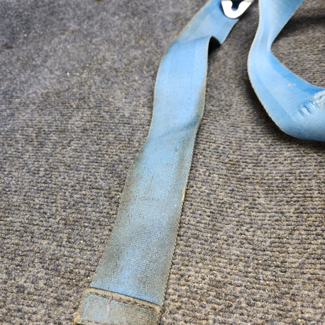 Used aircraft parts for sale, S-2275-JJ-3 / S-1746-JJ-42 CESSNA 172K Seatbelt Assembly LH or RH w Shoulder Strap and Fastener "SEE PHOTOS" BLUE