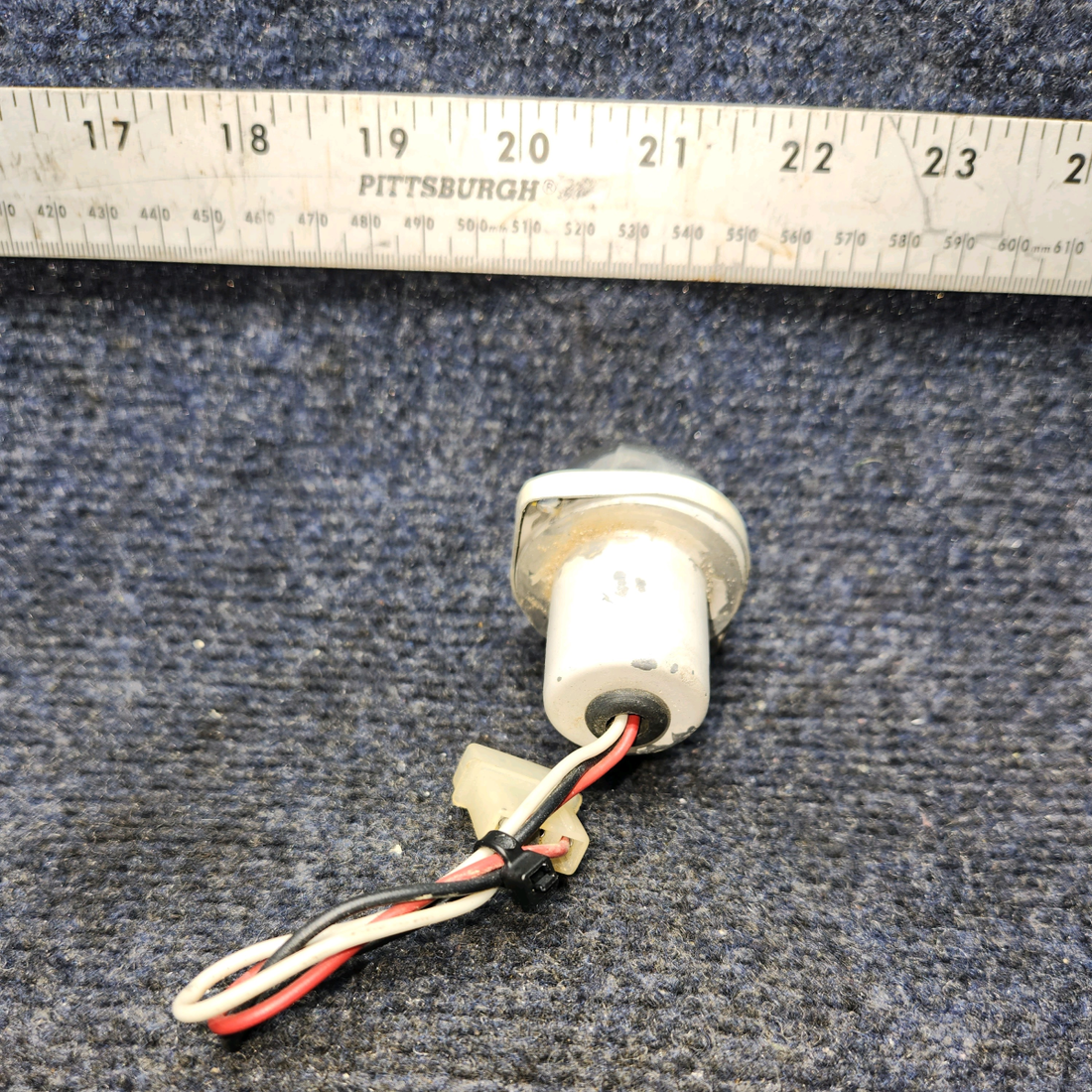Used aircraft parts for sale, A430 WHELEN CESSNA 172K STROBE LIGHT ASSEMBLY (VOLTS: 14)