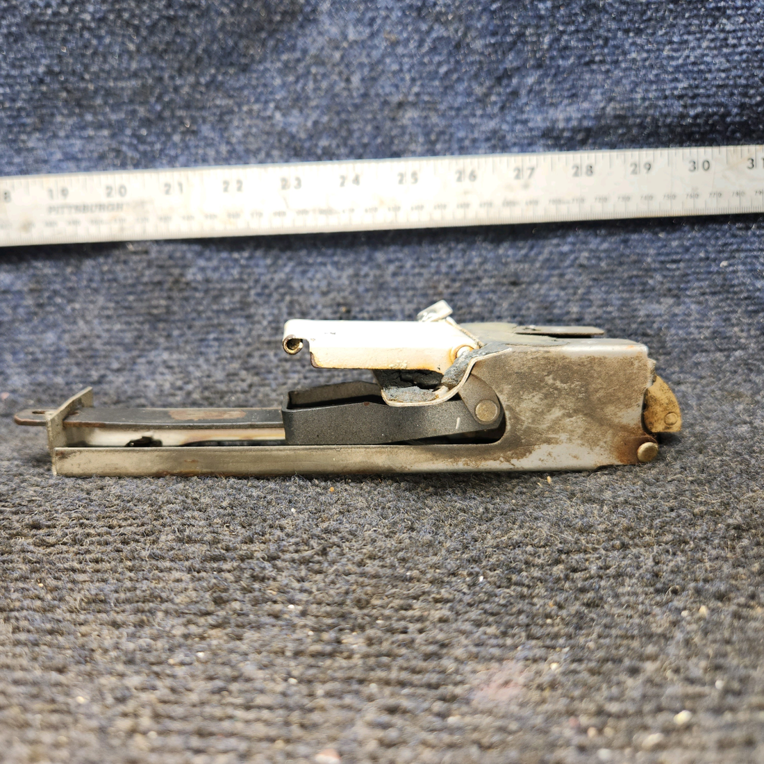 Used aircraft parts for sale, 68188-000 Piper Pa-28 Door Latch Assy