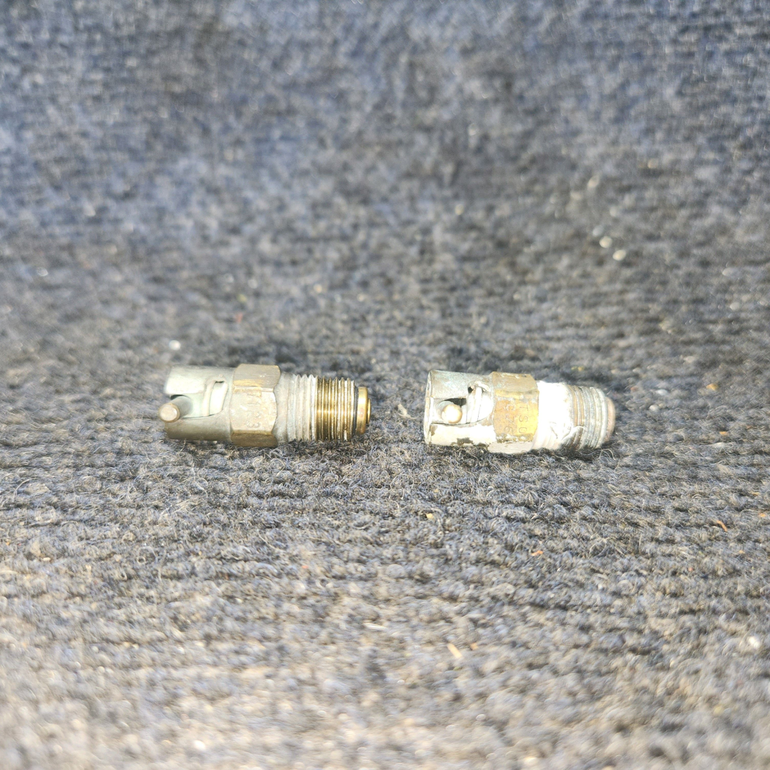 Used aircraft parts for sale, 492-022 Piper PA28-161 Fuel Drain Valve - Set of two
