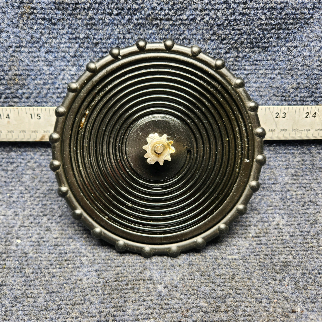 Used aircraft parts for sale, 0713656-1 CESSNA 172K ELEVATOR TRIM WHEEL WITH RETAINER ASSEMBLY