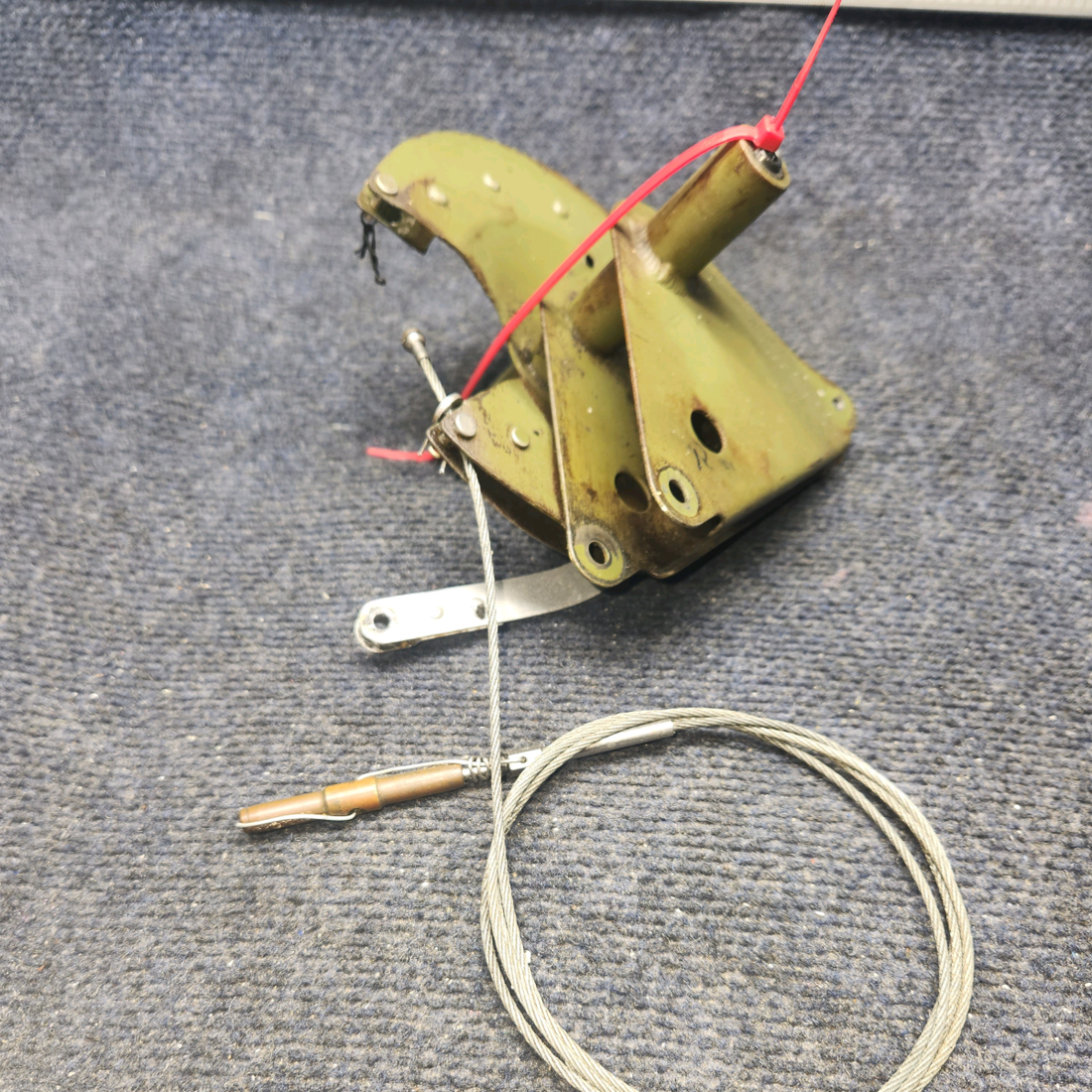 Used aircraft parts for sale, 0760612-1 CESSNA 172K FLAP DRIVE PULLEY ASSEMBLY RH